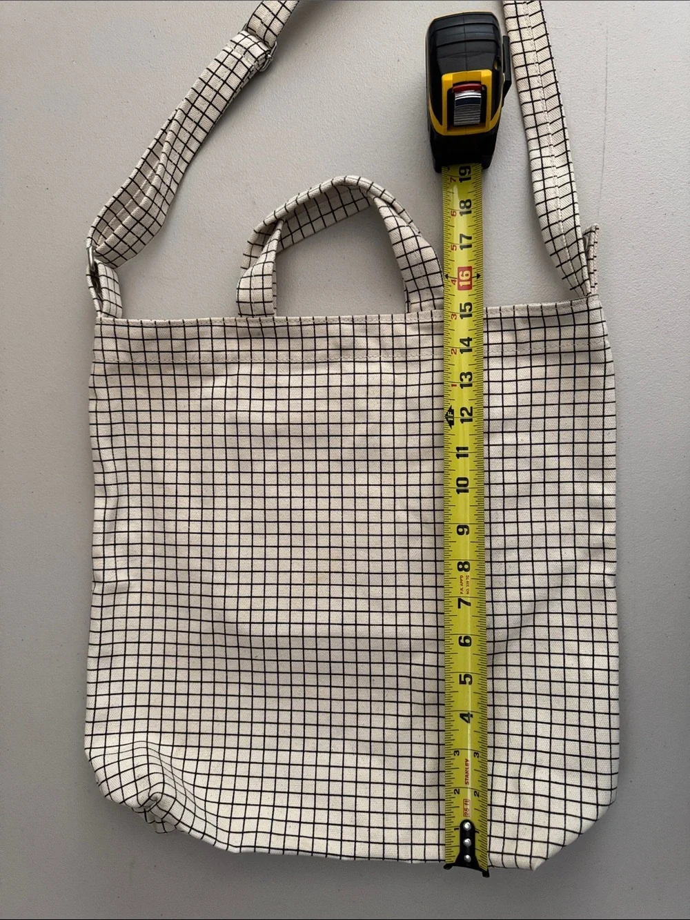 BAGGU Cream and Black Grid Messenger Tote